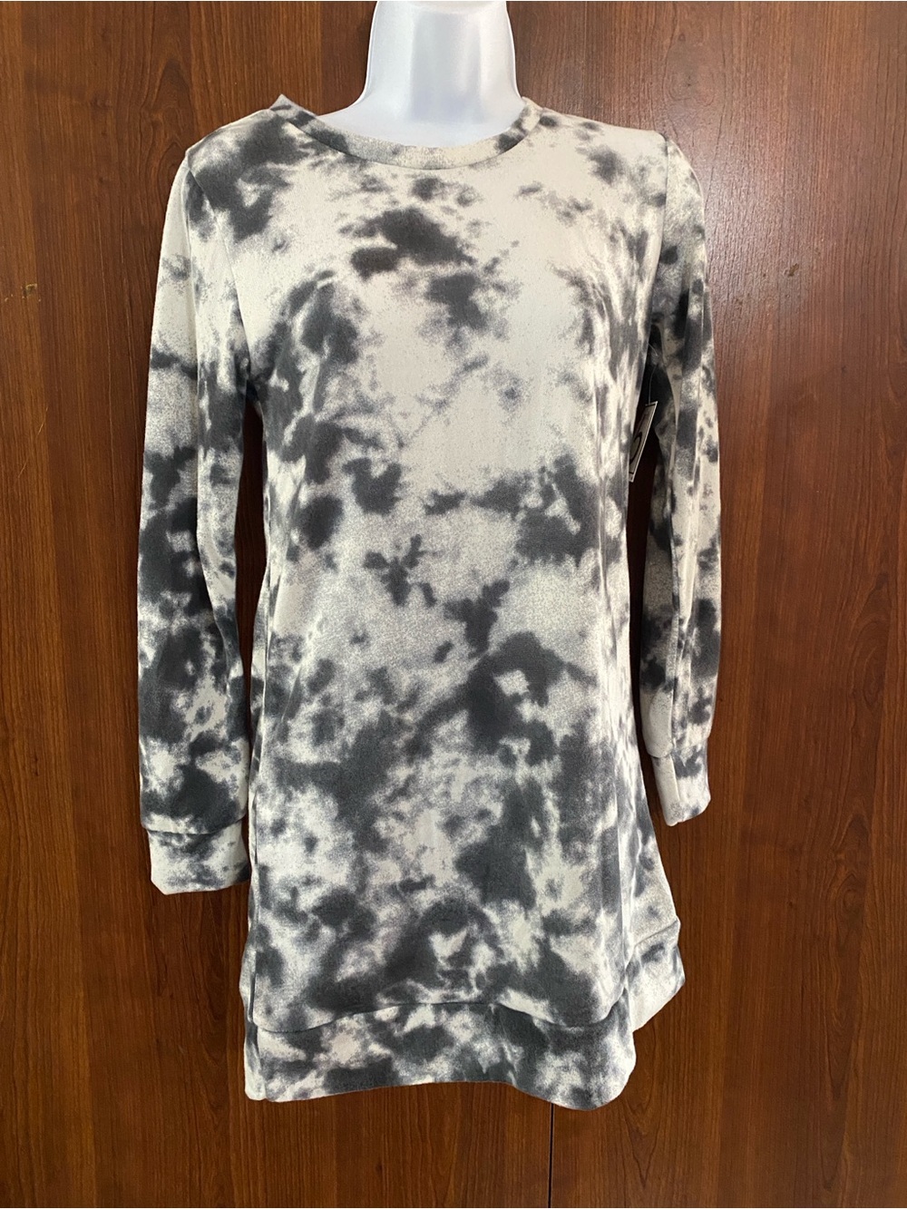 Black, white gray tie dye long sleeve top
